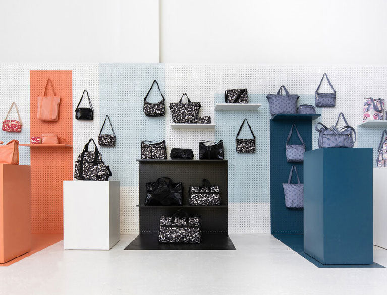 Glass Store Display Case | Retail Store Displays Fixtures | Now Displays